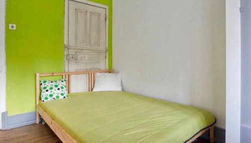 Cool Looking Double Bedroom Close To IST - 1