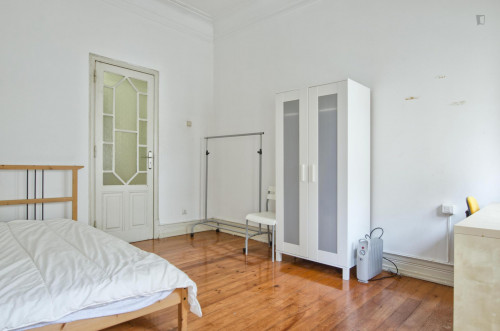 Double room in 6-bedroom apartment in central Campo Pequeno - Gallery - 20