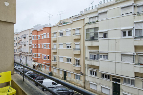 Double room in 6-bedroom apartment in central Campo Pequeno - Gallery - 19