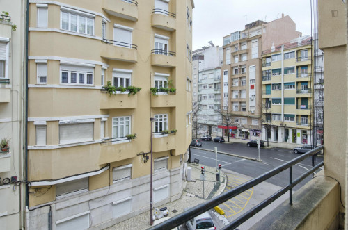 Double room in 6-bedroom apartment in central Campo Pequeno - Gallery - 18