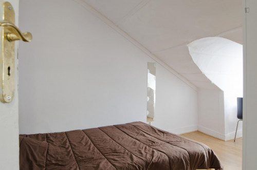 Cool double bedroom near Arroios metro station  - Gallery -  2