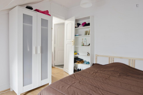 Cool double bedroom near Arroios metro station - Gallery - 4