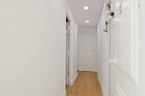 Cool double bedroom near Arroios metro station - Gallery - 10