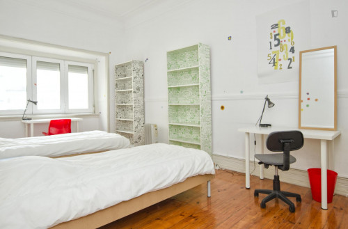 Twin bedroom near Areeiro metro station - Gallery - 23