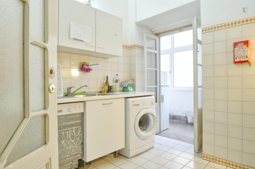 Twin bedroom near Areeiro metro station - Gallery - 16