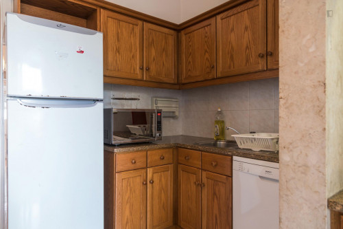 Inviting Double bedroom next to transportation links - Gallery - 7