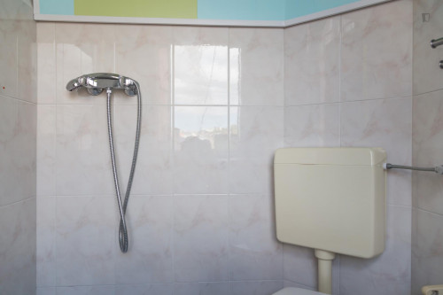 Inviting Double bedroom next to transportation links - Gallery - 10