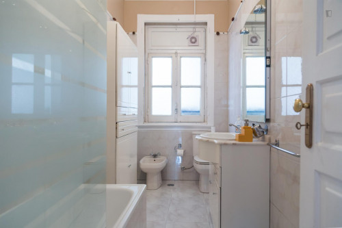 Inviting Double bedroom next to transportation links - Gallery - 11