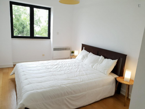 Welcoming Double Bedroom In A Student Flat, In São Bento - 2