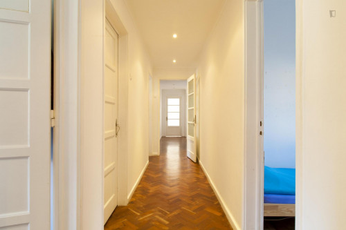 Homely double bedroom near Anjos metro station - Gallery - 2
