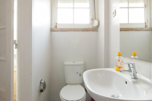 Homely double bedroom near Anjos metro station - Gallery - 34