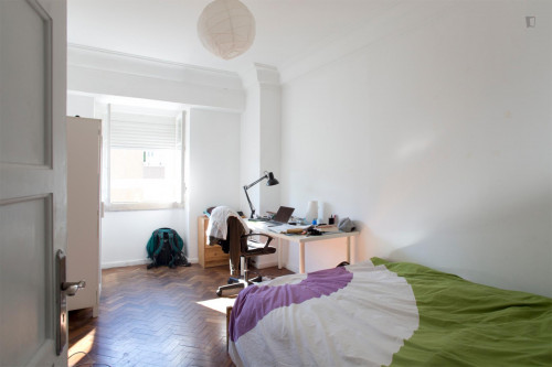 Homely double bedroom near Anjos metro station - Gallery - 24