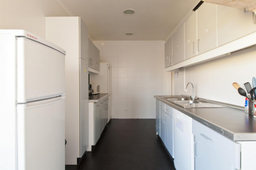 Homely double bedroom near Anjos metro station - Gallery - 20