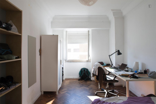 Homely double bedroom near Anjos metro station - Gallery - 23