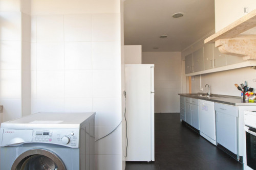 Homely double bedroom near Anjos metro station - Gallery - 29