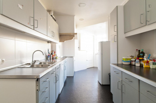 Homely double bedroom near Anjos metro station - Gallery - 31