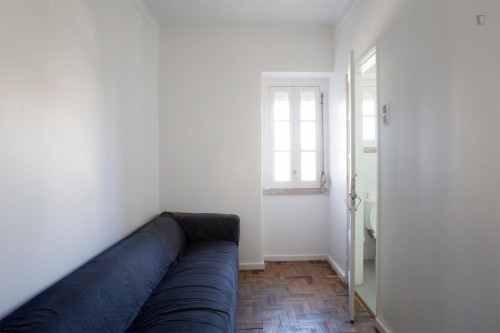 Homely double bedroom near Anjos metro station - Gallery - 27