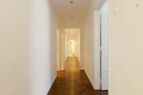 Homely double bedroom near Anjos metro station - Gallery - 4