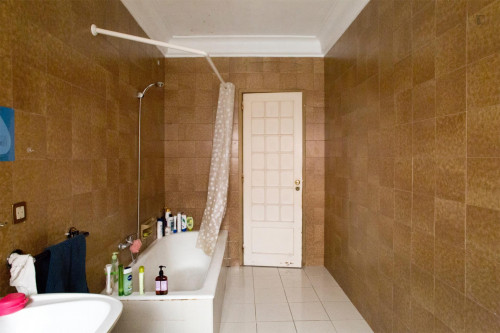 Great Double bedroom in Arroios - 1 month free - Gallery - 11