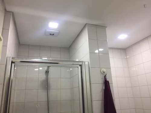 Very nice double bedroom in Alvalade - Gallery - 6
