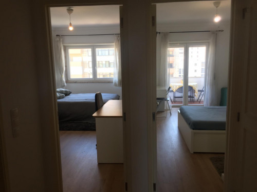 Very nice double bedroom with a balcony, in Alvalade  - Gallery -  1