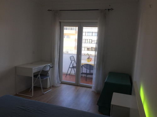 Very nice double bedroom with a balcony, in Alvalade  - Gallery -  3