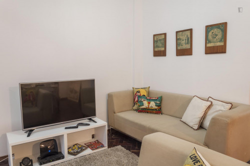 First-class double bedroom with ensuite shower and a balcony, in Lapa - Gallery - 25