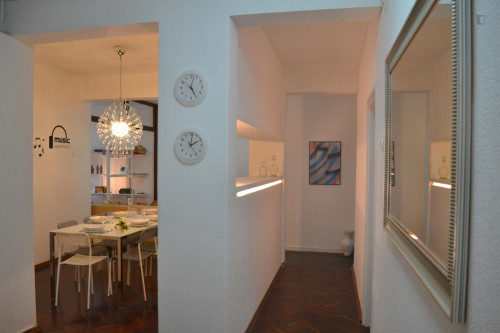 First-class double bedroom with ensuite shower and a balcony, in Lapa - Gallery - 11