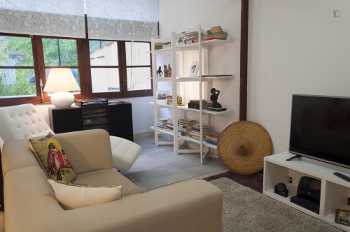 First-class double bedroom with ensuite shower and a balcony, in Lapa - Gallery - 26