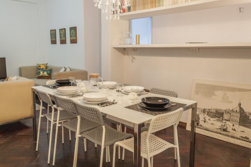 First-class double bedroom with ensuite shower and a balcony, in Lapa - Gallery - 24