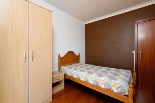 Bedroom with a balcony, in Nogueiras