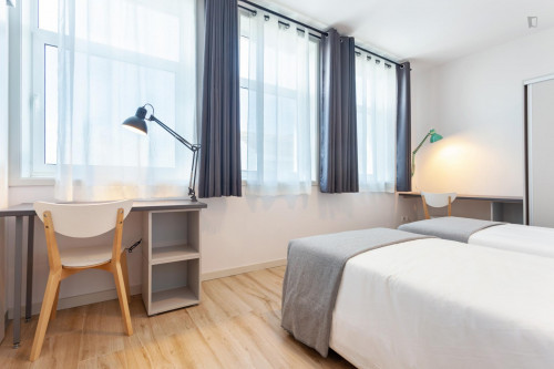 Pleasant and well-connected twin ensuite bedroom close to Norte Shopping and Porto Business School  - Gallery -  1