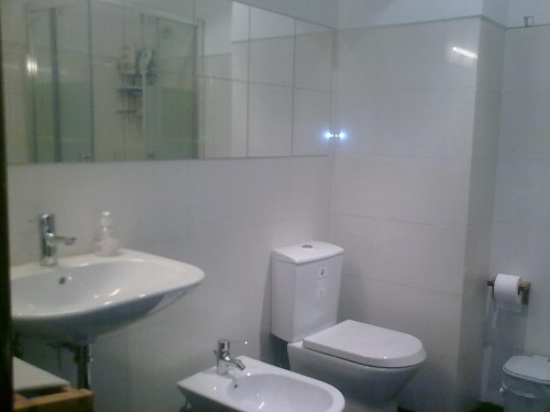 Double bed in a single room close to Alma Shopping  - Gallery -  4