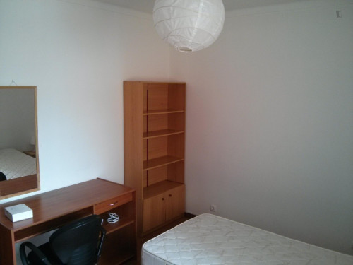  Double Bed In A Single Room Close To Alma Shopping  -  Double bed in a single room close to Alma Shopping  - Gallery -  1