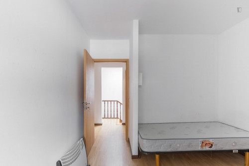 Single Bedroom Near Escola Superior De Música E Artes Do Espectáculo - 2