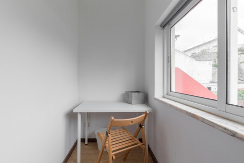 Cosy single bedroom in Bonfim