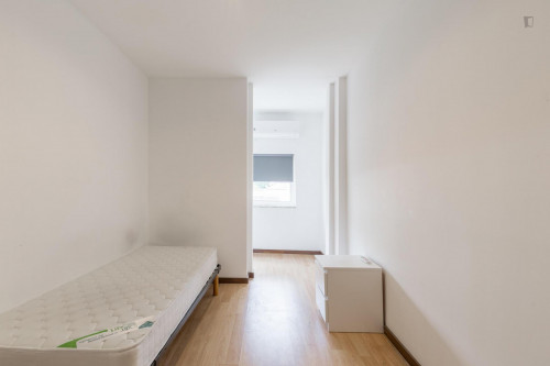 Cosy Single Bedroom In Bonfim - 2