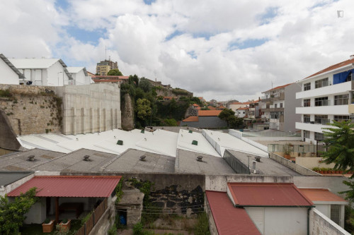 Snug single bedroom in Bonfim - Gallery - 5