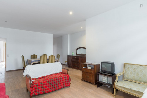 Tasteful single bedroom in well-linked Bonfim - Gallery - 9