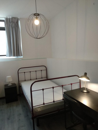 Snug single bedroom in Paranhos - Gallery - 22