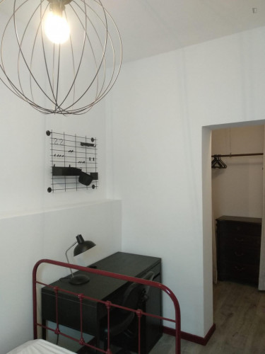Snug Single Bedroom In A Student Condo With Garden - 2