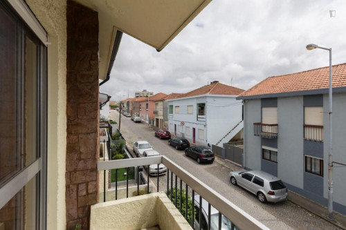 Single bedroom in a 5-bedroom apartment in Maia