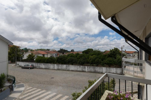 Single bedroom in a 5-bedroom apartment in Maia
