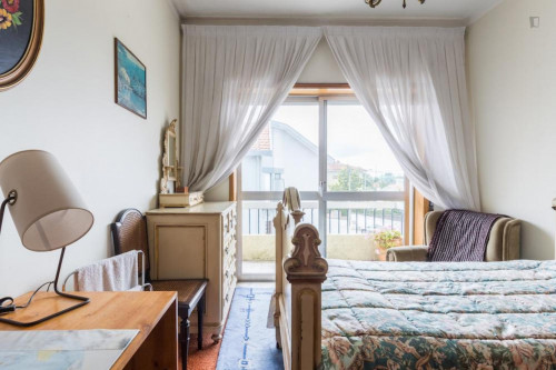 Single bedroom in a 5-bedroom apartment in Maia