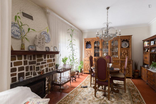 Single bedroom in a 5-bedroom apartment in Maia - Gallery - 7