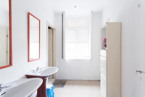 Neat double bedroom in Cedofeita, bordering Massarelos - Gallery - 7