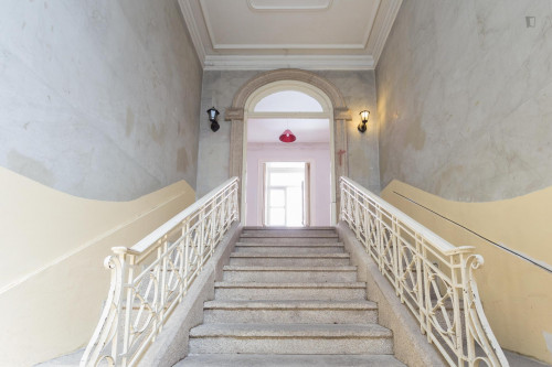 Neat double bedroom in Cedofeita, bordering Massarelos