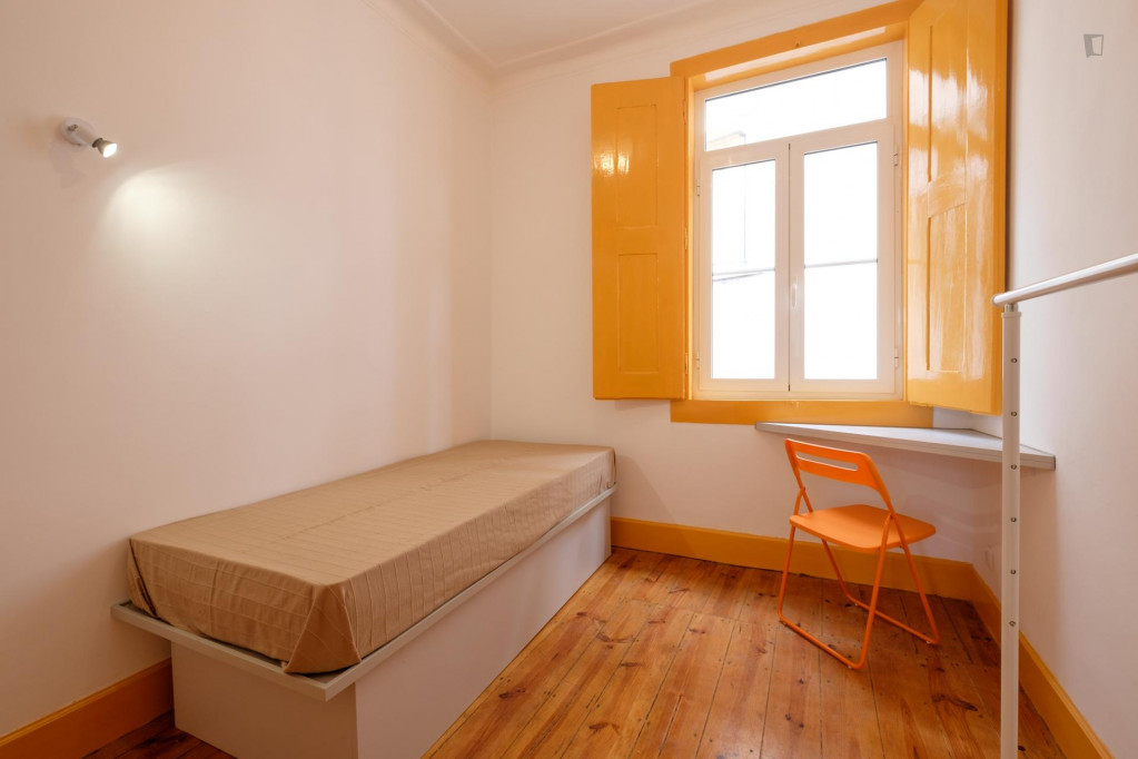 Snug single bedroom near Coimbra train station