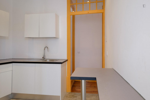 Snug single bedroom near Coimbra train station - Gallery - 5