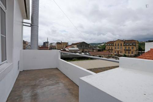 Snug single bedroom near Coimbra train station - Gallery - 9